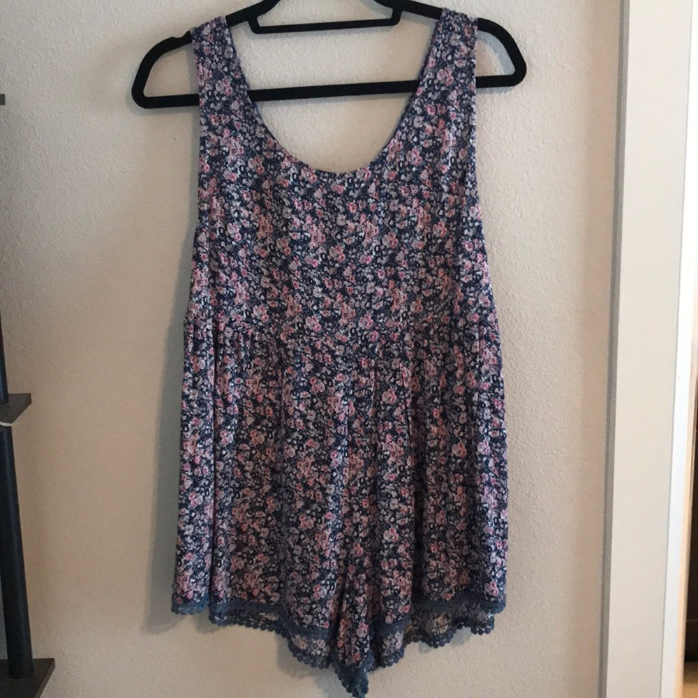 Flowy romper with flower print